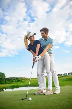 Young couple on golf course Fotos de archivo