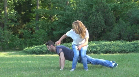 Young couple is having fun in the park Vídeos de archivo 23844636