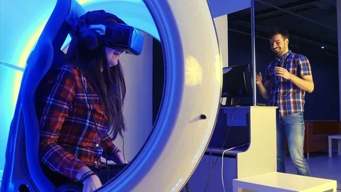 Young couple having fun while playing virtual reality videogame Vídeos de archivo 74391870