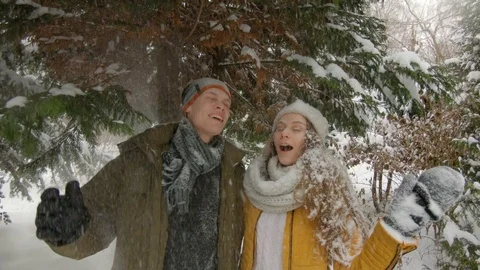 Young couple having fun in winter park Video stock 102340001