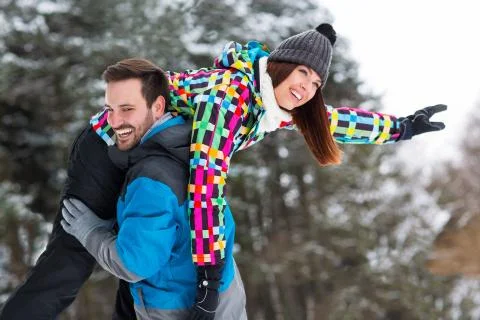 Young couple having fun in winter nature Stock-Fotos