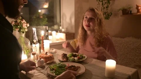 Young couple having a romantic dinner together at home by candlelight. 库存影片 330804776