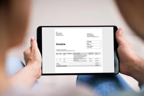 Young Couple Looking At E Invoice Foto stock