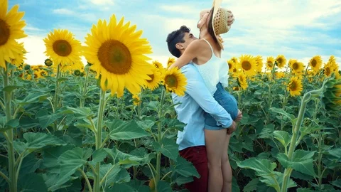 Young couple in love having fun on a date in a field of sunflowers. Stock Footage 112139573