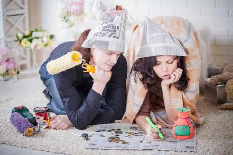 Young couple making repairs Stock-Fotos