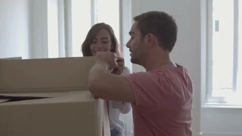 Young couple opening box with pillows and smiling Video stock 139525328