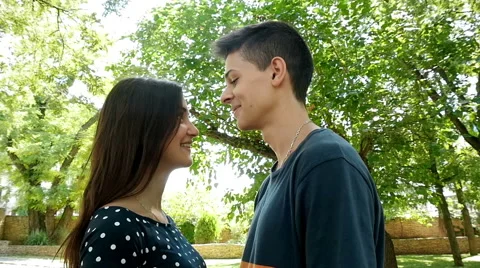 Young couple in the park, slow motion 2 Vídeo Stock 65768482