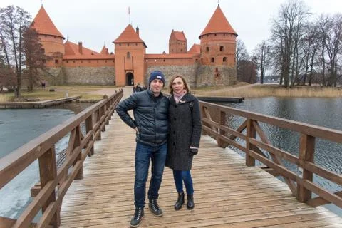 Young couple posing on the bridge Fotos Stock