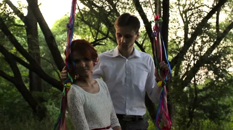 Young couple riding on a swing 库存影片 55158344