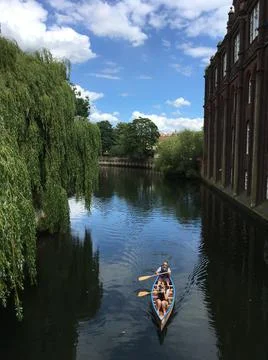 Young couple rowing down river Wensum, Norwich, Norfolk, East Anglia Stock Photos