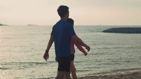 Young couple runner walking on the beach after doing sports exercises. Vídeos de archivo 146573250
