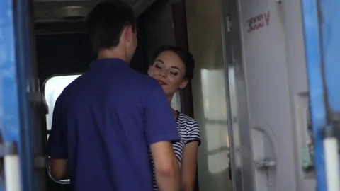 Young couple says goodbye in a train Vídeo Stock 71199053