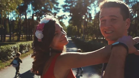 Young Couple On The Sunset Background Stockbeeldmateriaal 75161496