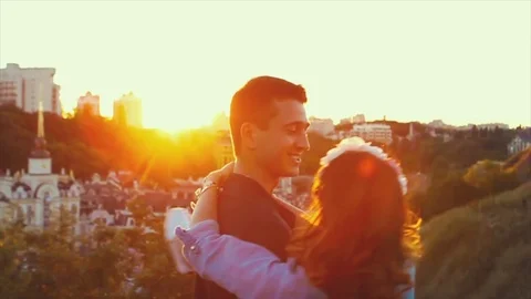 Young Couple On The Sunset Background Stockbeeldmateriaal 75161505