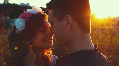 Young Couple On The Sunset Background Stockbeeldmateriaal 75161616