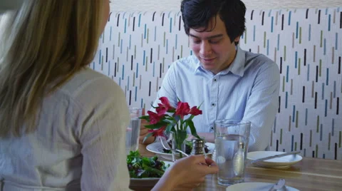 Young couple talking and having lunch together Video stock 62282892