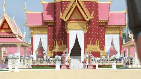 Young couple in the temples of Phnom Penh Video stock 22797911