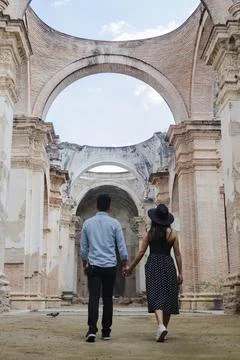 Young couple on vacation visiting famous ancient ruins in Antigua Guatemala Foto stock