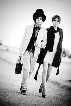 Young couple walking Foto stock