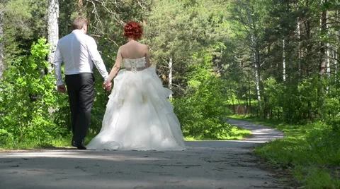 Young couple walking in the square Video stock 60937645