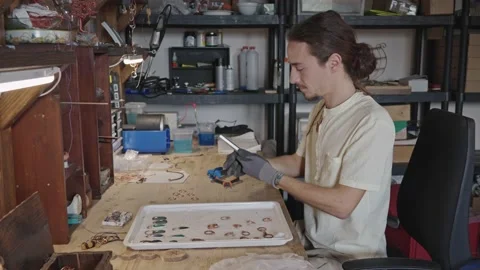 Young craftsman makes copper rings and jewelry. 库存影片 218504485