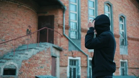 Young curly man looking on the old architecture building and go away 库存影片 98749587