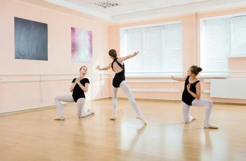 Young dancers at ballet class Foto stock