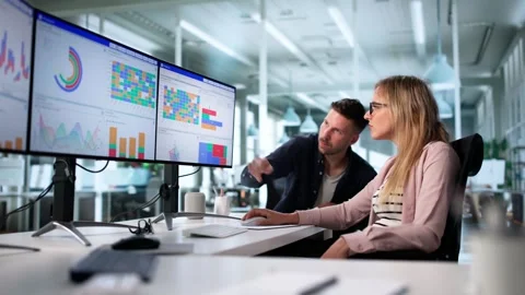 Young Data Analyst Predicts High Performance 스톡 동영상 316931161