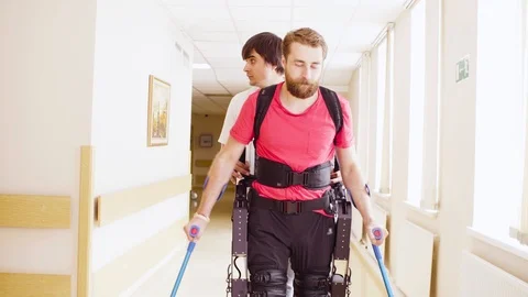 Young disable man walking in the robotic exoskeleton Video stock 94076977