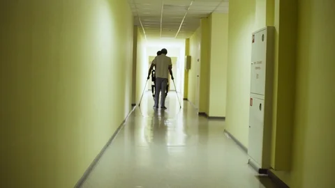 Young disable man walking in the robotic exoskeleton Video stock 94086468