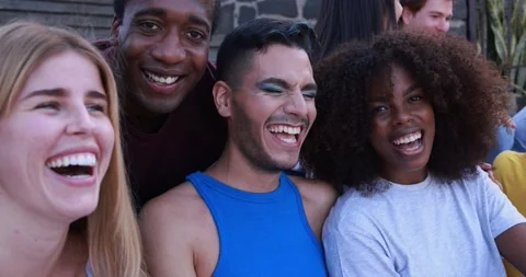 Young diverse people having fun outdoor laughing together - Diversity concept 库存影片 158223528