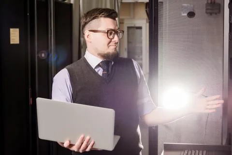 Young engineer in a datacenter Foto stock