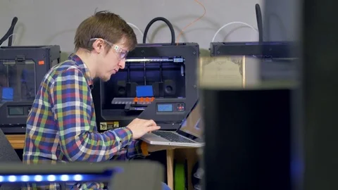 A young engineer debugs a 3d-printing problem. 動画素材 78349798