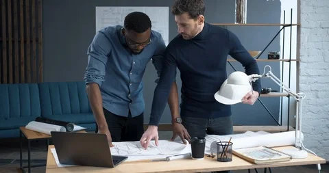 Young Engineer having a Conversation with Afro-American Architect in Office. Two Vídeo Stock 126162596