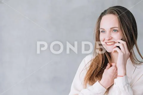 Young excited beautiful woman virtual advertisement Stock Photos
