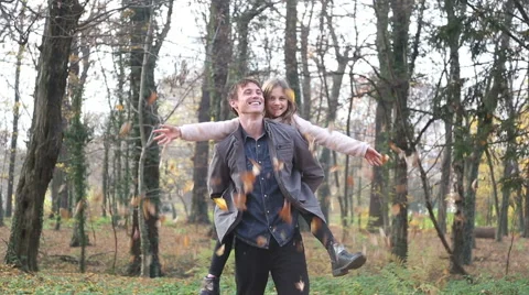 Young family having fun together in the park Video stock 59553922