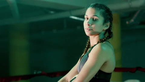 Young female athlete posing at camera while training in gym Video stock 179361158