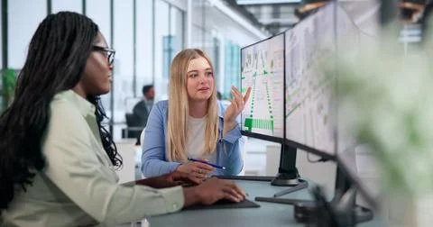 Young Female Engineer Studies Traffic Flow Using 3D Mapping Software. Stock-Fotos