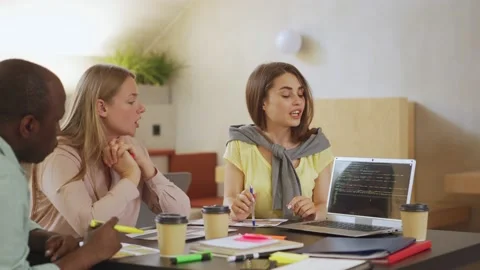 Young female explaining code to colleagues 스톡 동영상 142543317