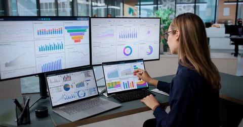 Young Female Financial Analyst Using Laptop To Monitor KPI Data Analysis. Stock Photos
