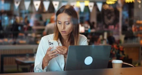 Young female freelancer, developer, entrepreneur, copywriter, journalist 動画素材 220874113
