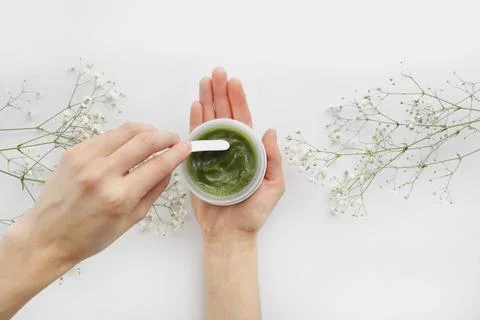 Young Female hands using green natural cream for face or body. organic natu.. Stock-Fotos
