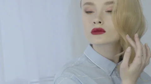 Young female model is posing during the photosession, slow motion. Video stock 86561858