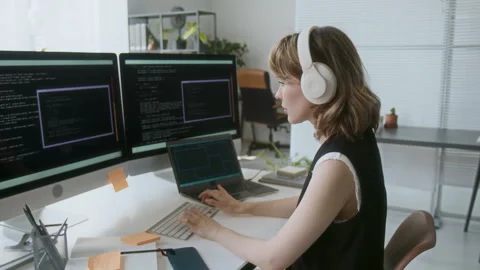 Young Female Programmer Stock-Footage 313491681