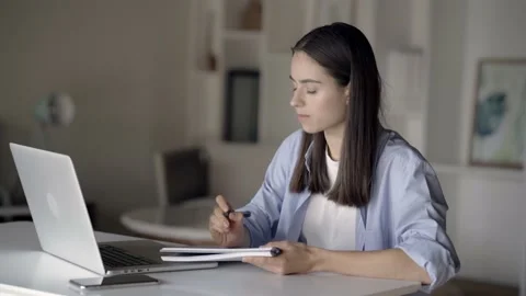 Young female project manager making online video chat Vídeo Stock 221942009