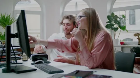 Young Female Student Explain Her New Project for Her Friend at Home. Stockbeeldmateriaal 131029155