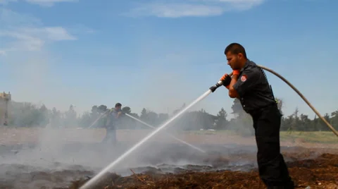 Young fireman at work  Vídeos de archivo 39465035