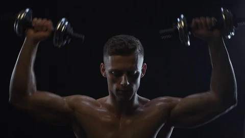 Young fit guy doing dumbbell press Video stock 109498606