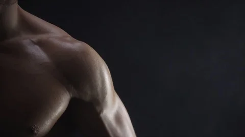 Young fit guy shows biceps, loop Video stock 109499371