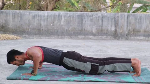 Young Fit Man Doing Push Ups Exercise on Rooftop Stock-Footage 330390439